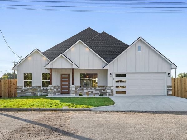 340 Cactus ST, Giddings, TX 78942