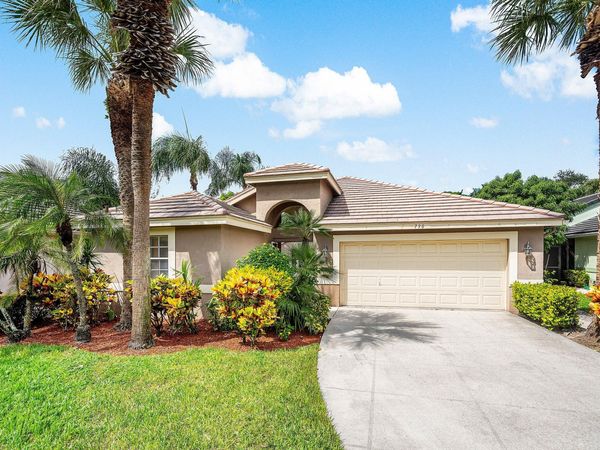 790 Clearbrook Park Circle, Delray Beach, FL 33445