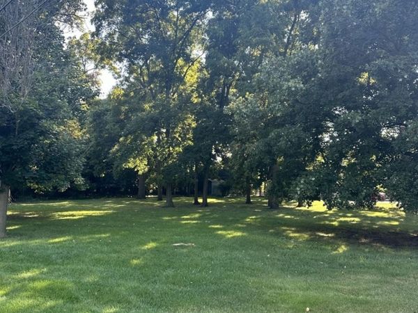 130 CRAB APPLE Lane, Oak Brook, IL 60523