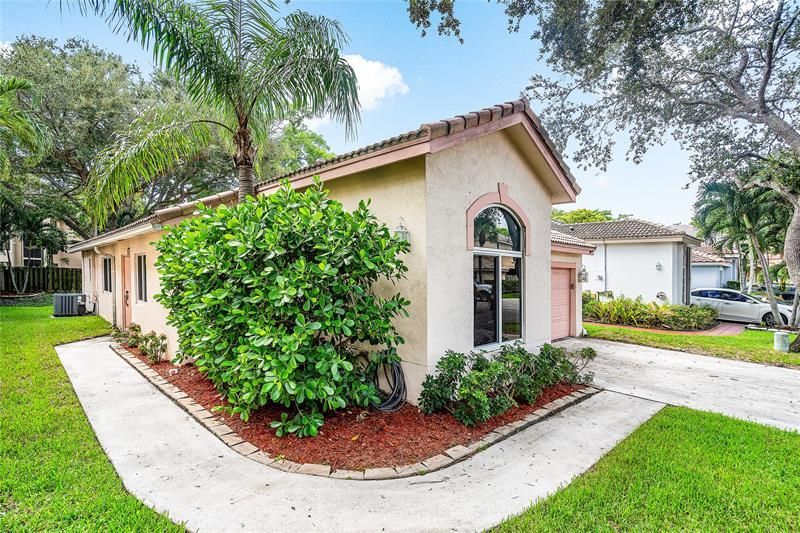 1443 Banyan Cir, Pompano Beach, FL 33069 Photo