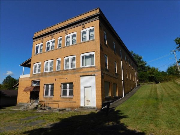 28 Broadway St, Langeloth, PA 15054