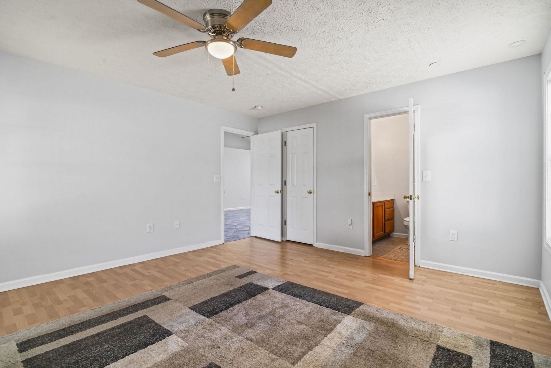 8069 Resin Rd. Photo 10