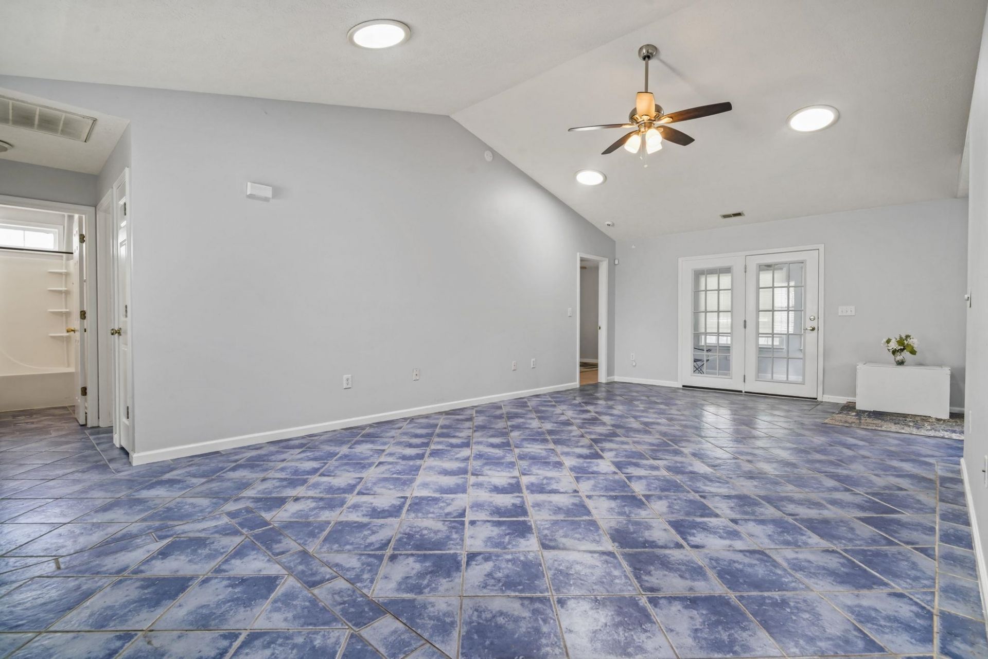 8069 Resin Rd. Photo 12