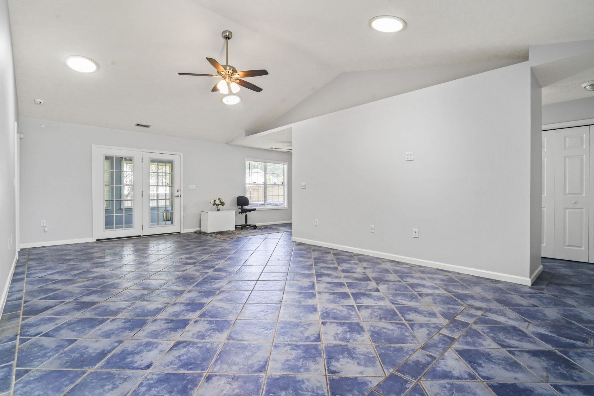 8069 Resin Rd. Photo 13