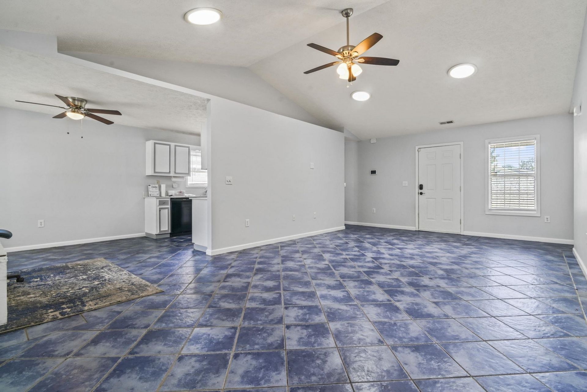 8069 Resin Rd. Photo 14