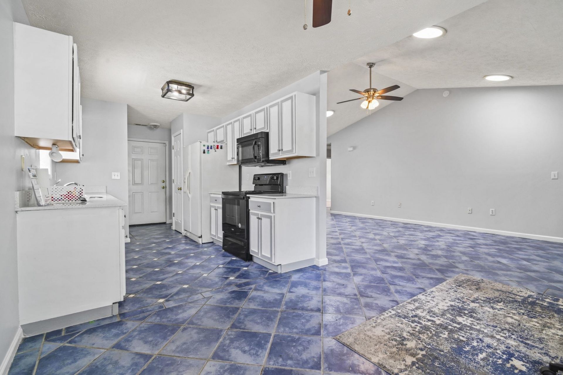 8069 Resin Rd. Photo 20