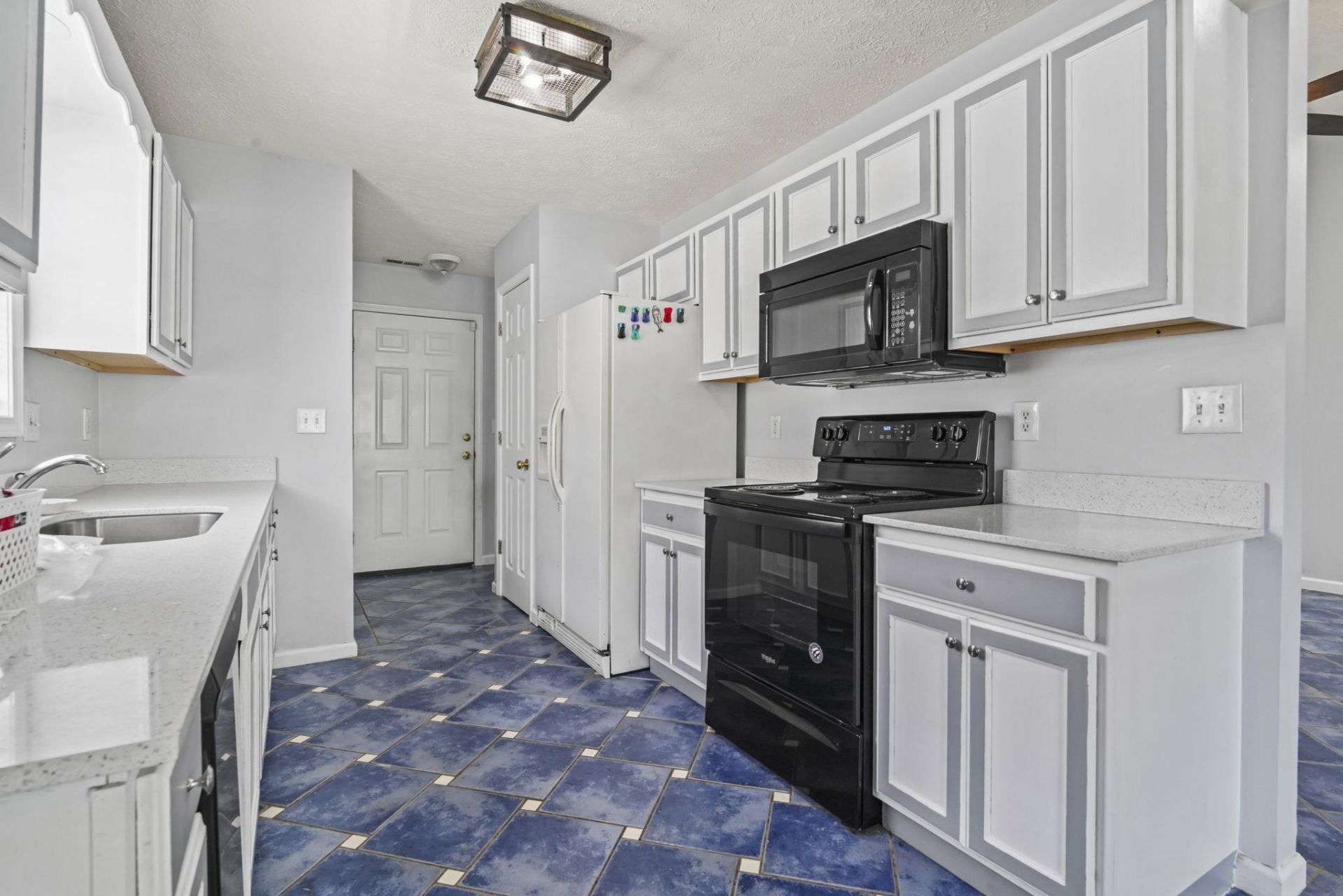 8069 Resin Rd. Photo 21