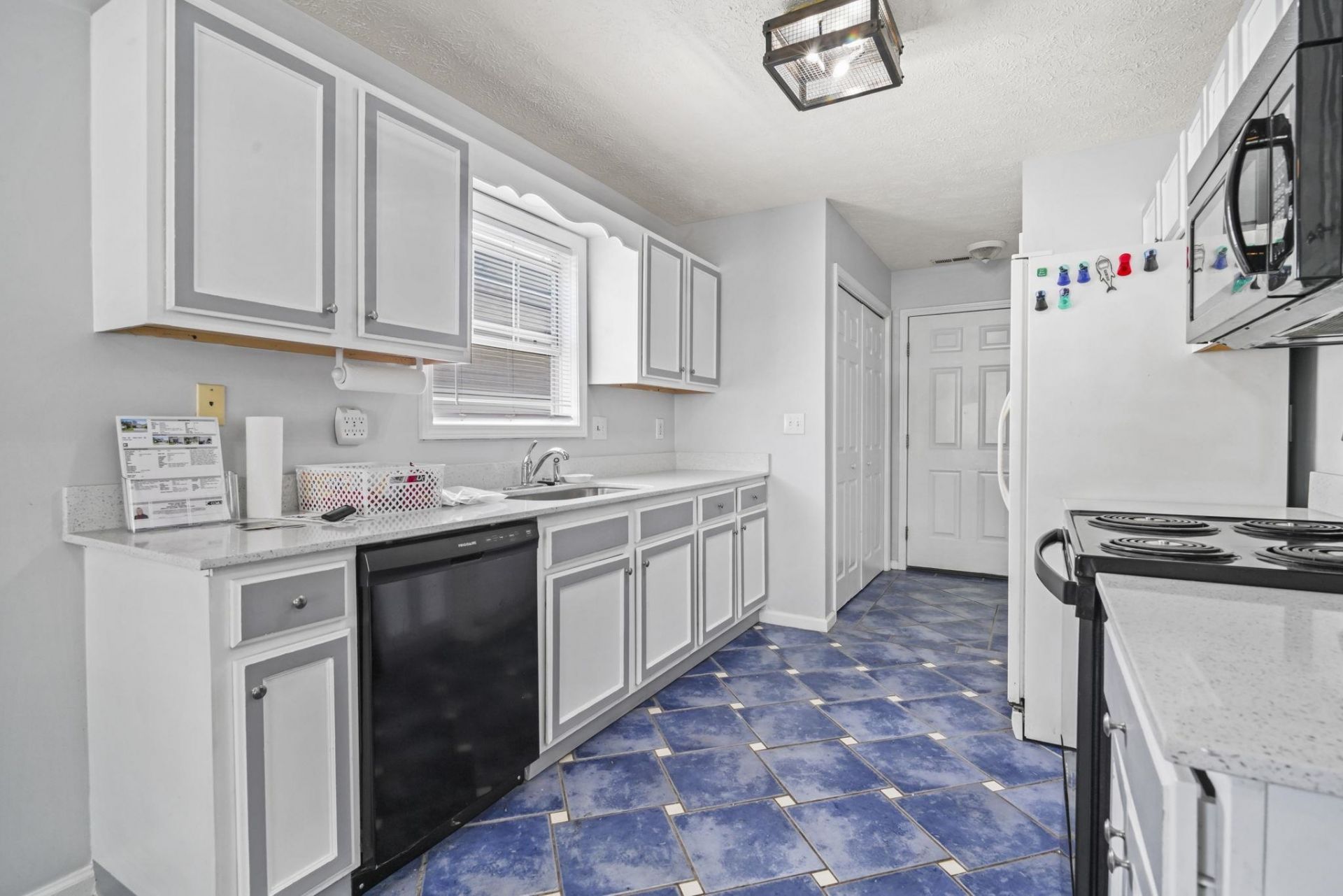 8069 Resin Rd. Photo 22