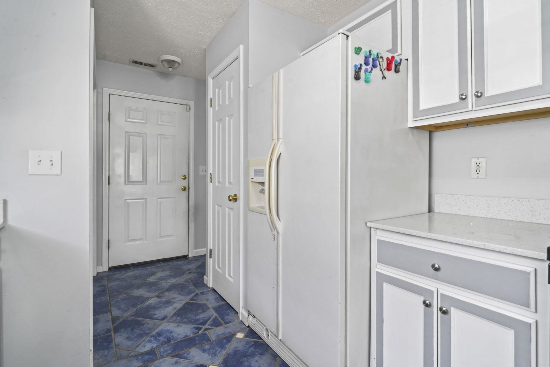 8069 Resin Rd. Photo 23