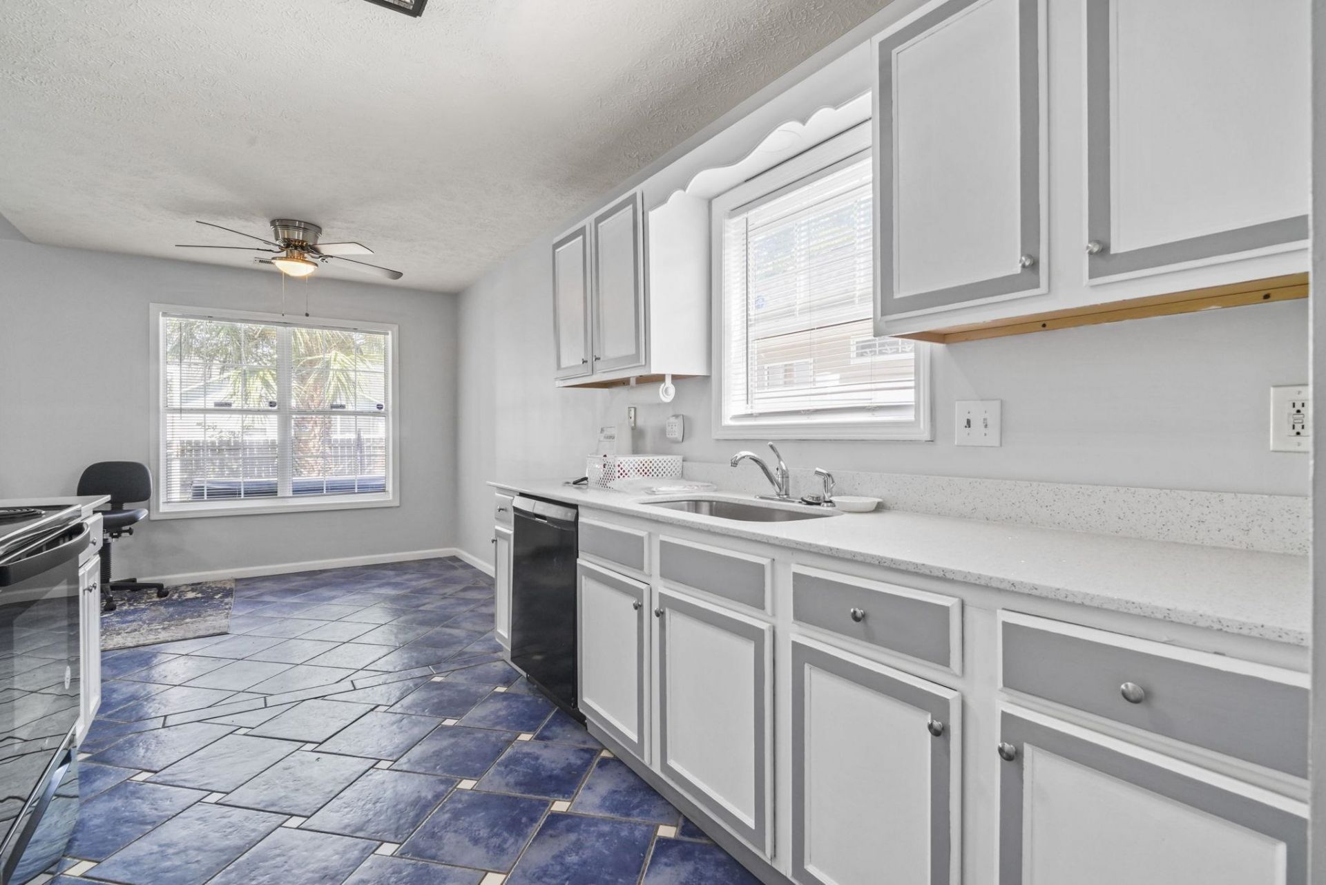 8069 Resin Rd. Photo 25