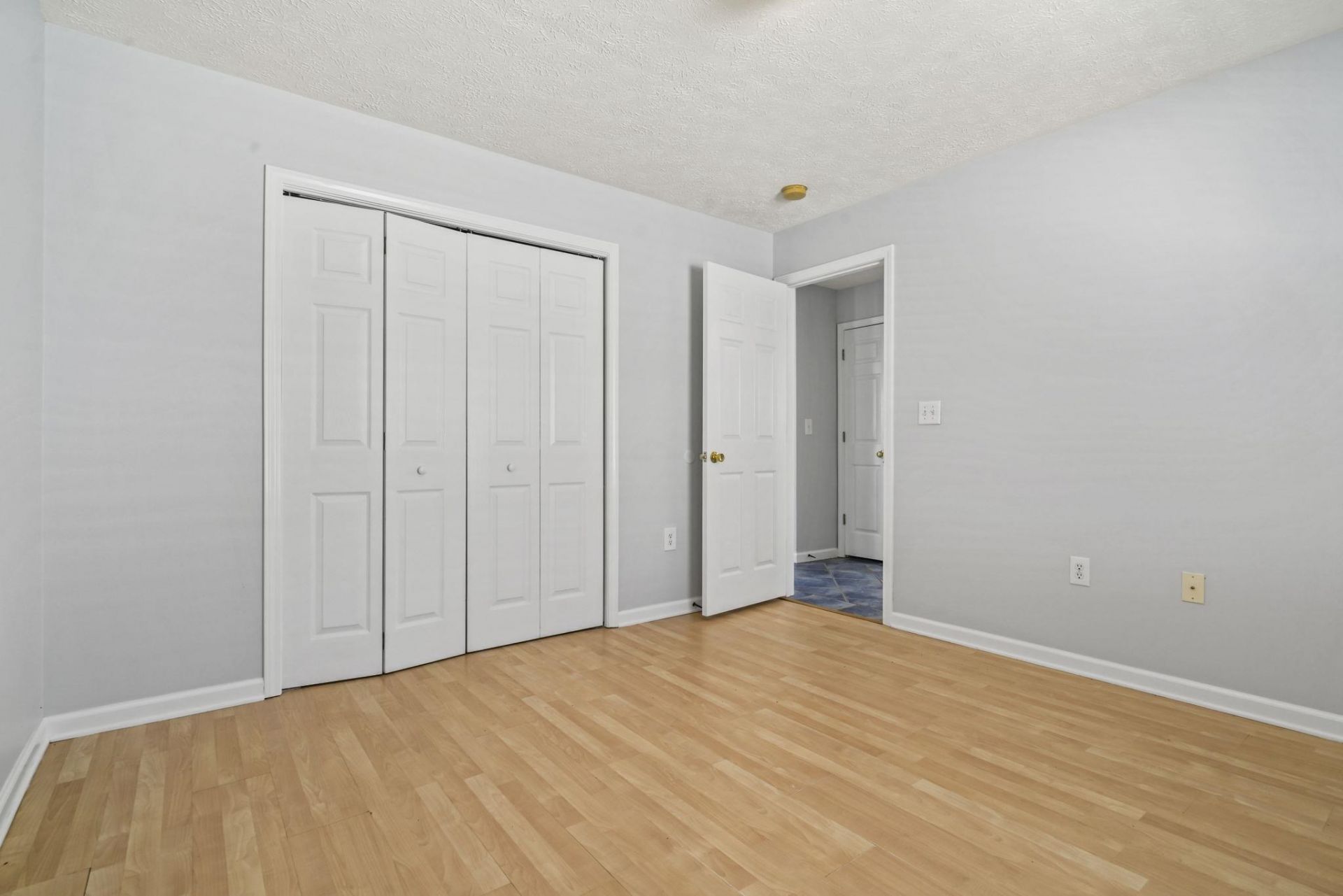 8069 Resin Rd. Photo 5