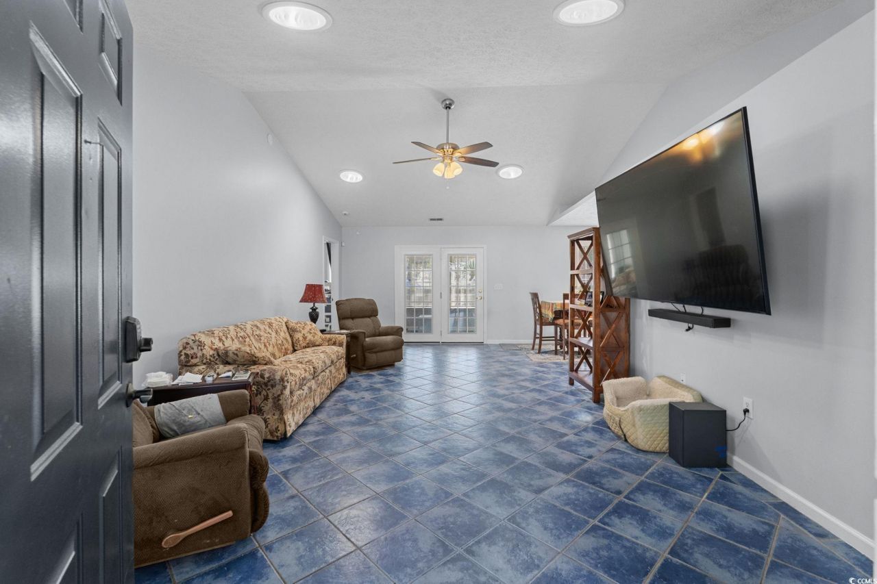 8069 Resin Rd. Photo 5