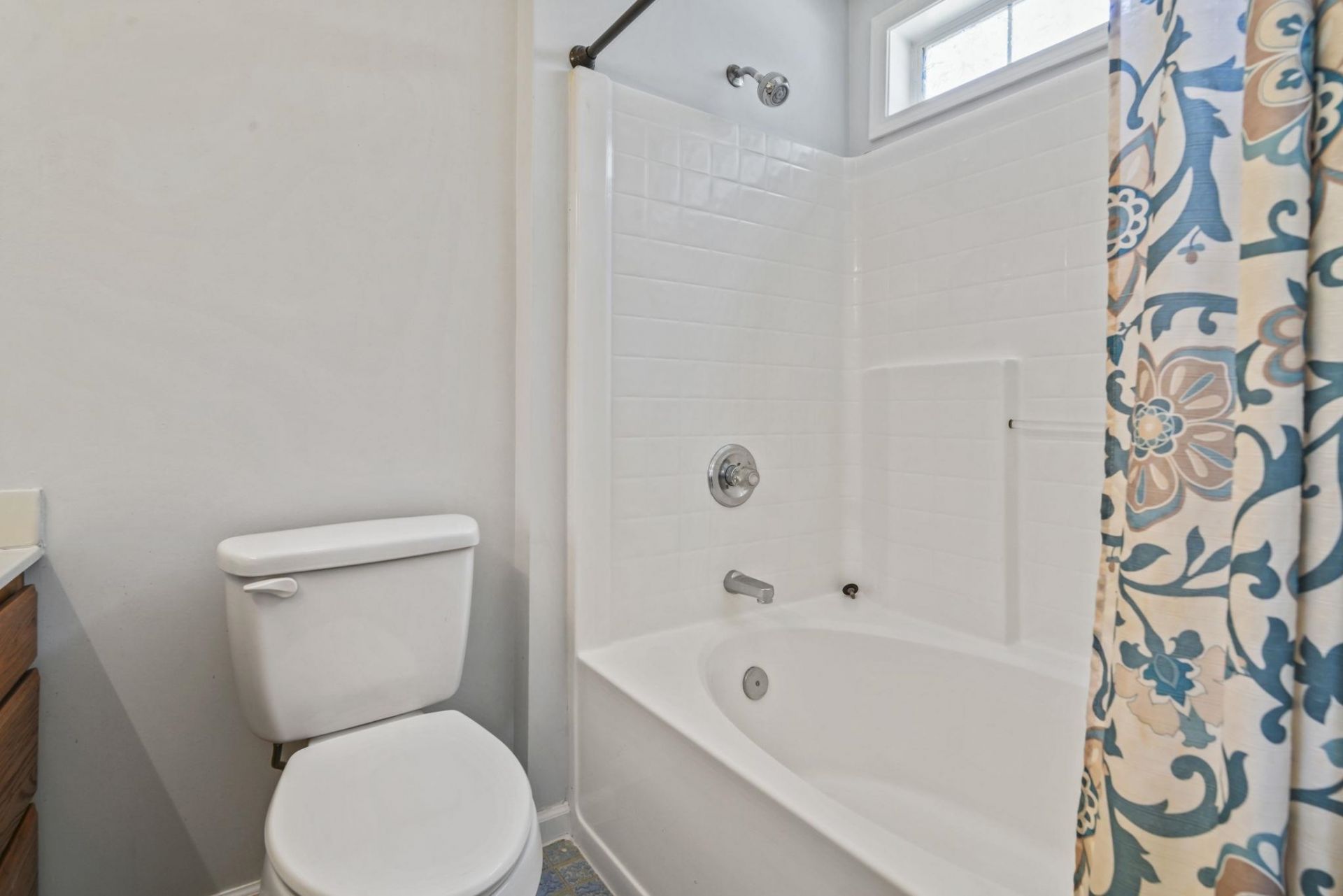 8069 Resin Rd. Photo 6