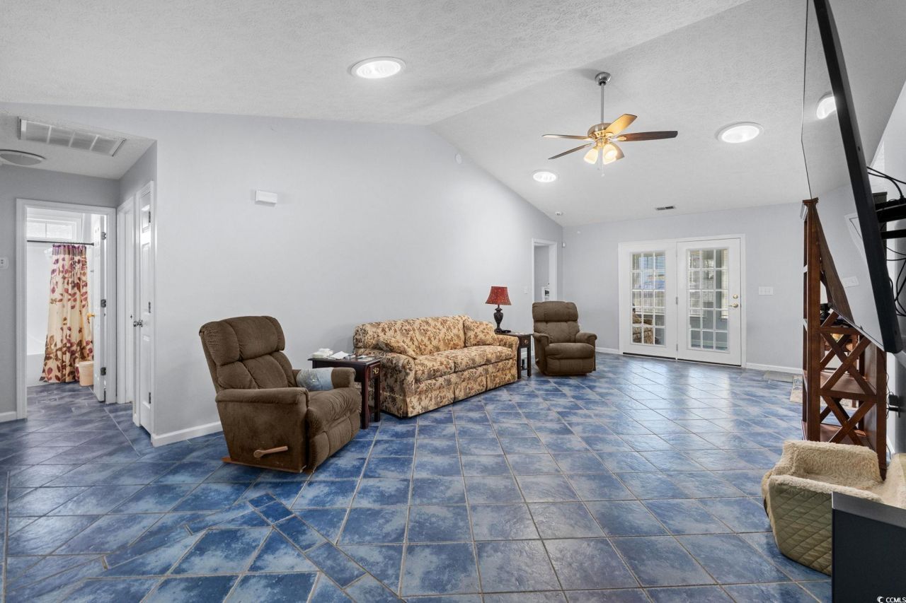 8069 Resin Rd. Photo 7