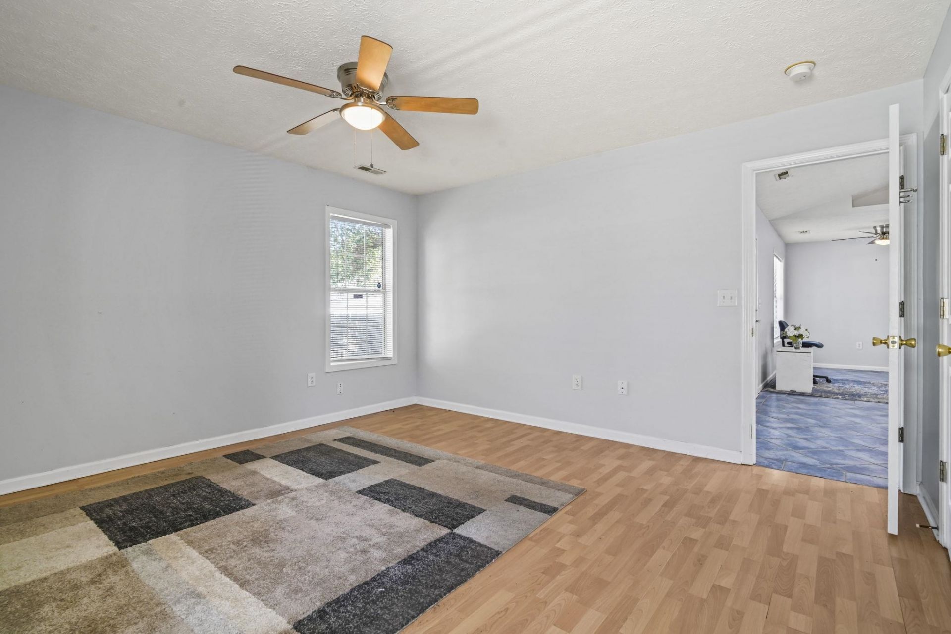 8069 Resin Rd. Photo 8