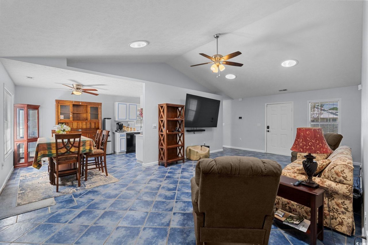 8069 Resin Rd. Photo 8