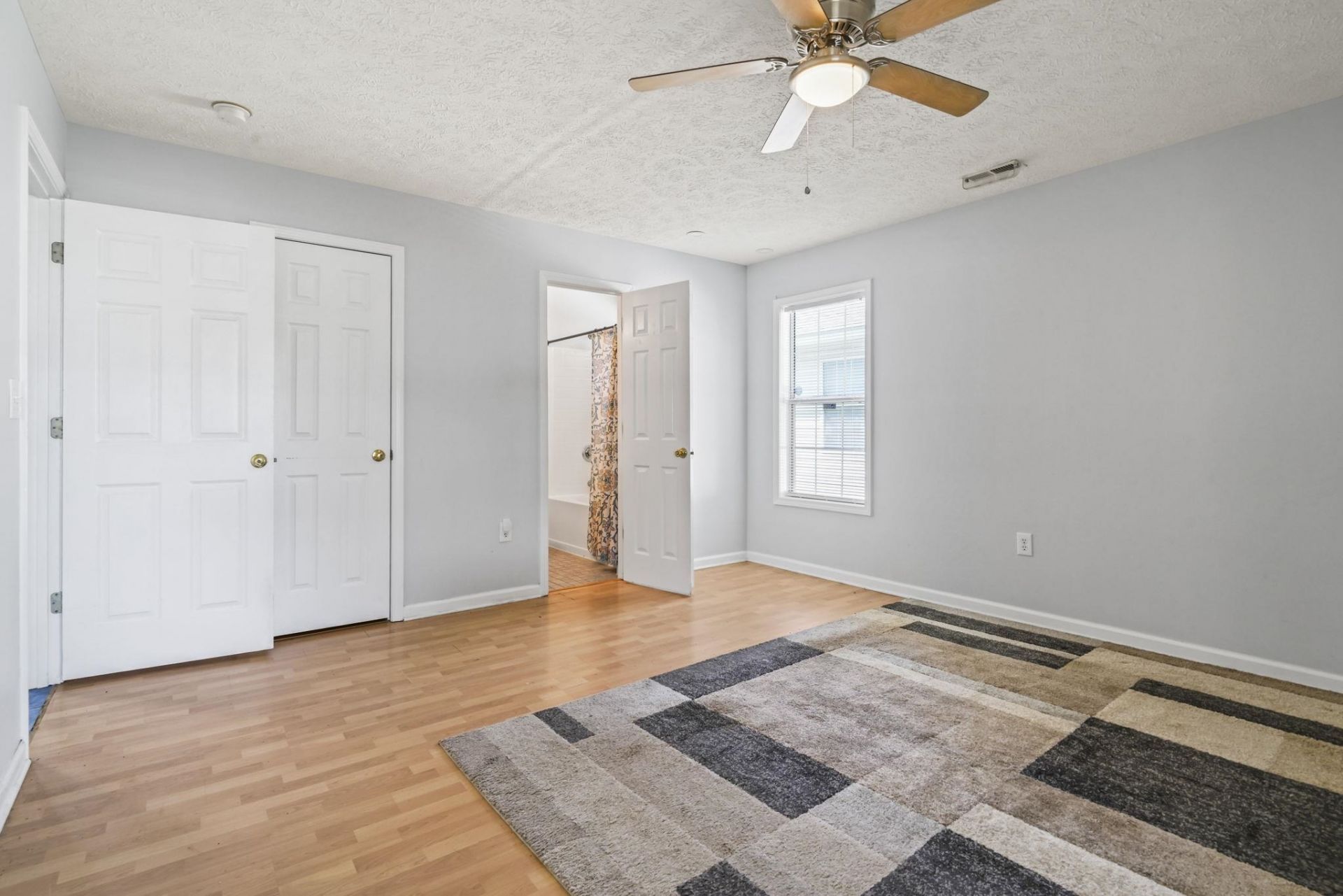 8069 Resin Rd. Photo 9