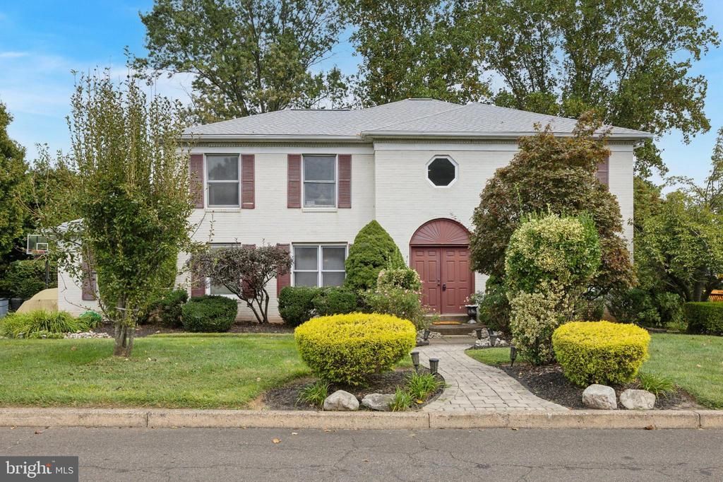 21 Roy Lane, Huntingdon Valley, PA 19006 Main Photo