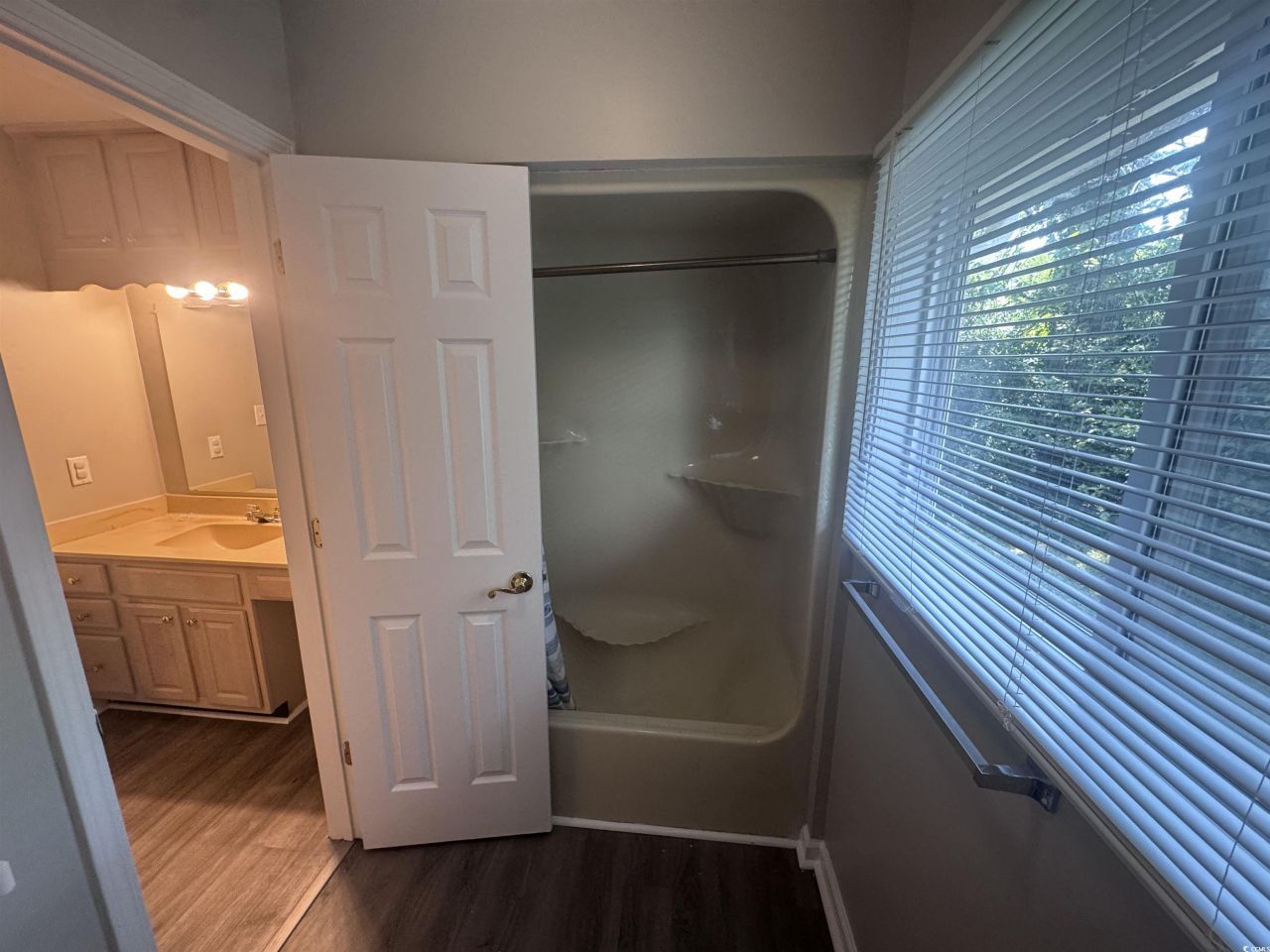 574 Circle Dr. Photo 23