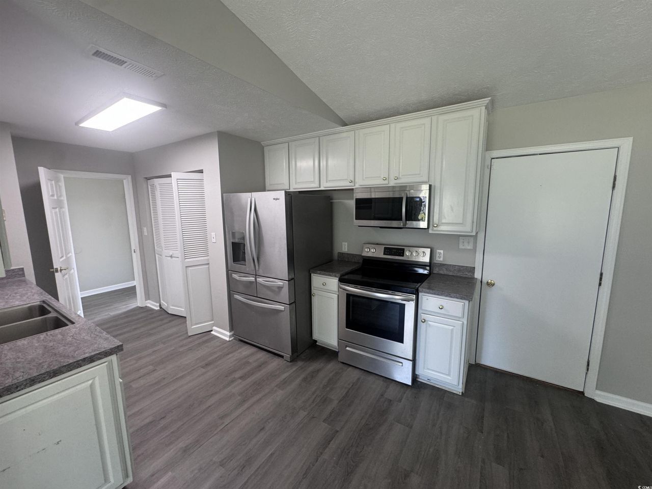 574 Circle Dr. Photo 6