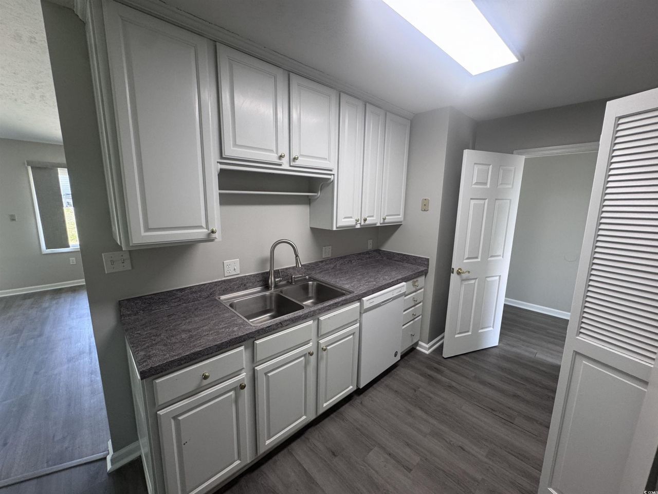 574 Circle Dr. Photo 7