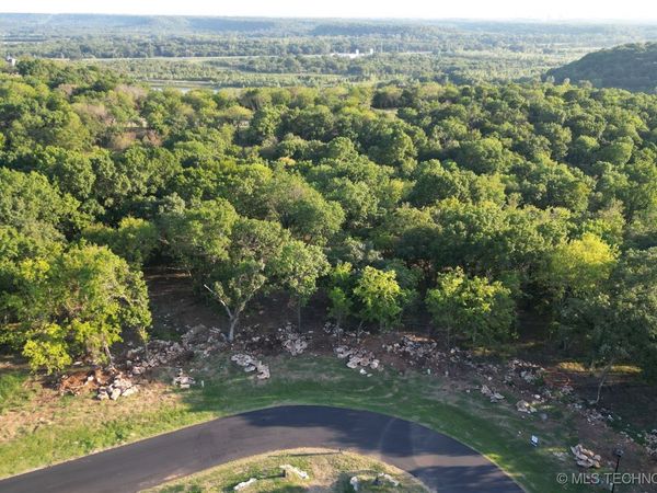 17702 E Falcon Pass , Owasso, OK 74055