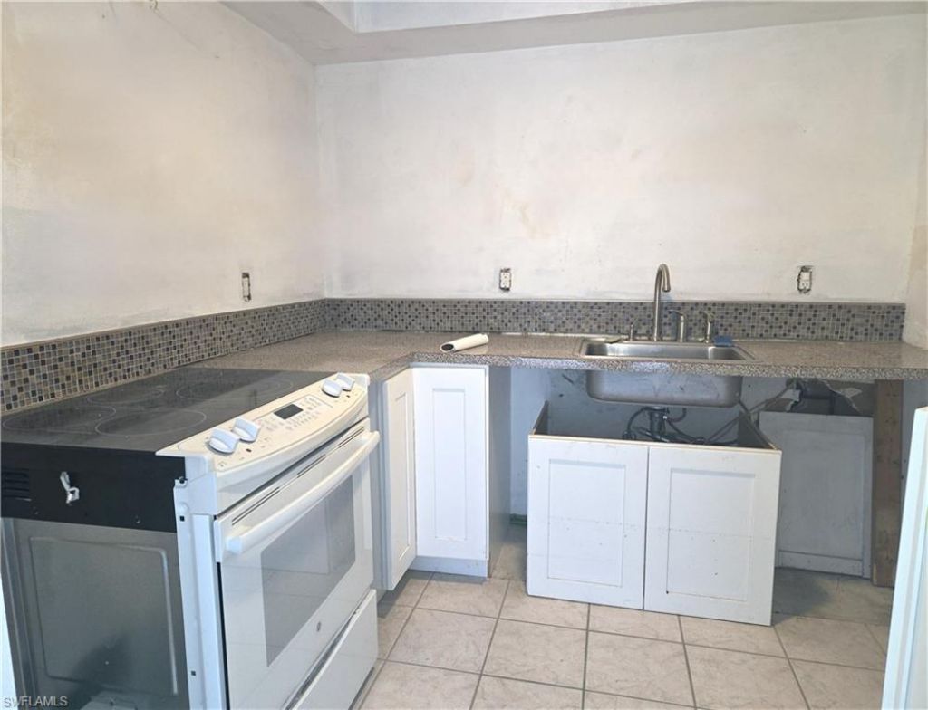 190 Jefferson St, Fort Myers Beach, FL 33931 Photo