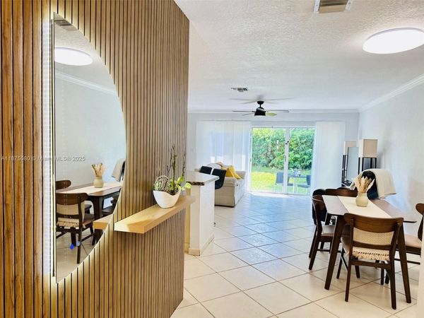 8952 NW 38th Dr, Coral Springs, FL 33065