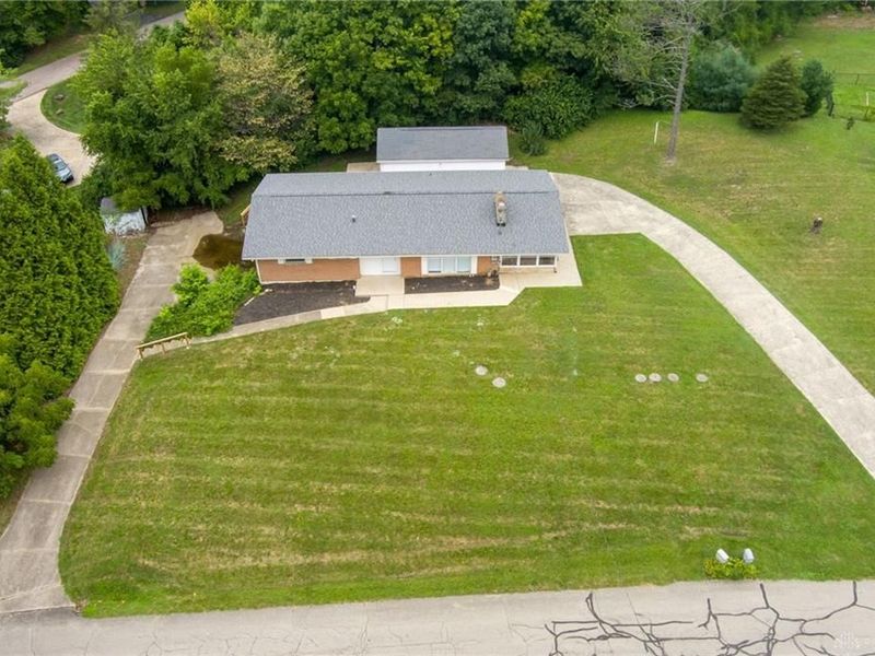 190 Oakridge Drive, Springfield, OH 45504 Photo 3