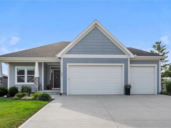 907 N Willow Court, Tonganoxie, KS 66086