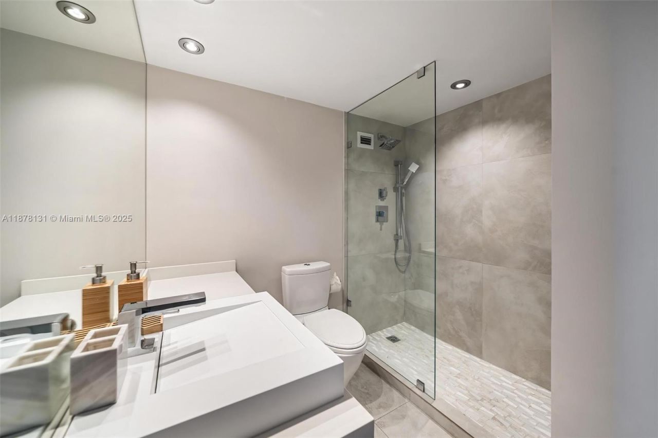 1000 West Ave, Unit 1515, Miami Beach, FL 33139 Photo