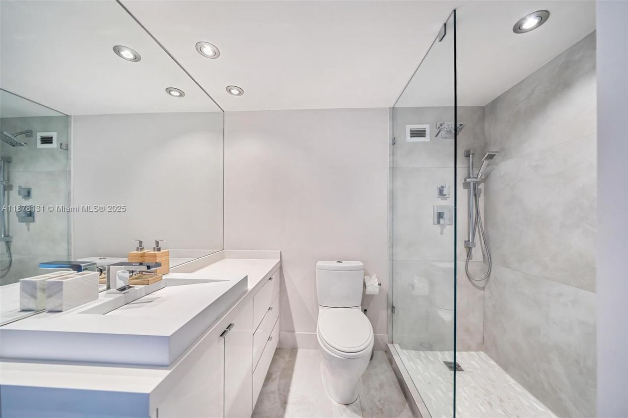 1000 West Ave, Unit 1515, Miami Beach, FL 33139 Photo