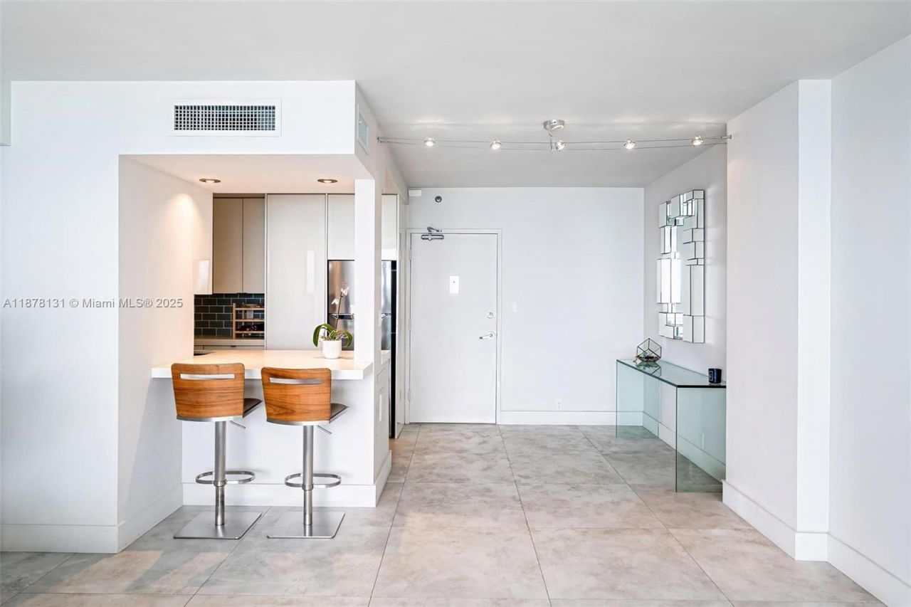 1000 West Ave, Unit 1515, Miami Beach, FL 33139 Photo