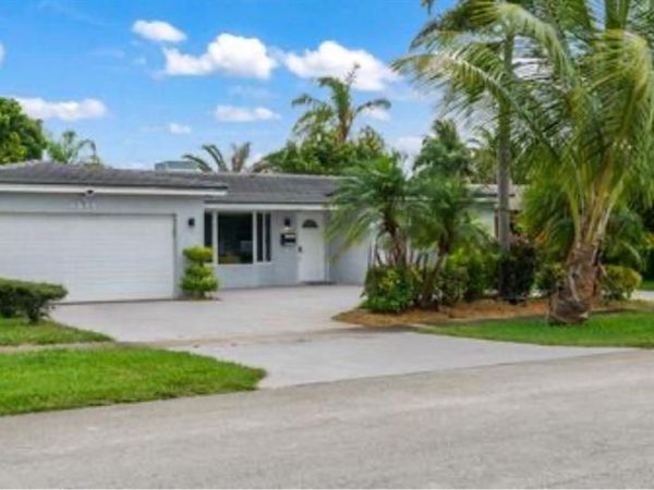 4811 Hayes St, Hollywood, FL 33021