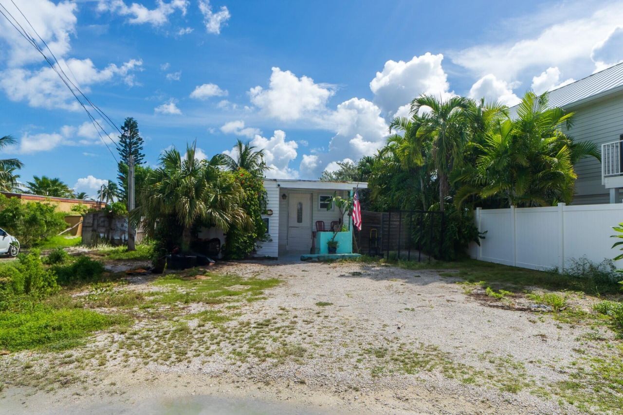 256 Mars Lane, Geiger, FL 33040 Photo