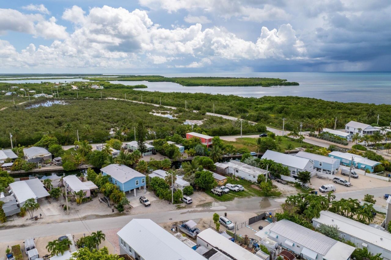 256 Mars Lane, Geiger, FL 33040 Photo