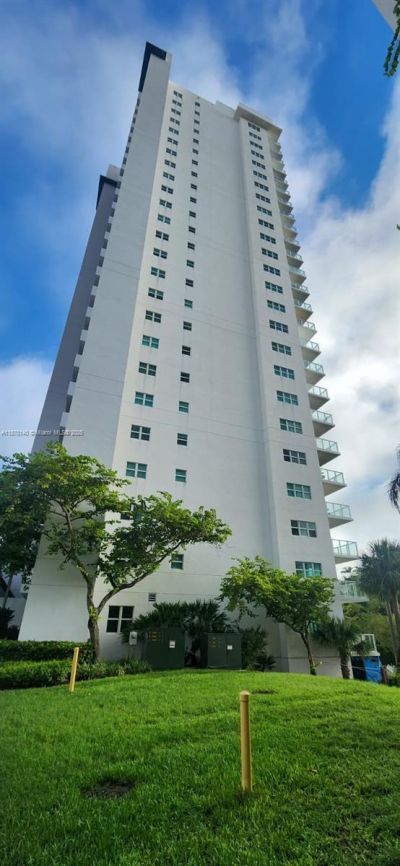 15051 Royal Oaks Ln, Unit 106, North Miami, FL 33181 Photo