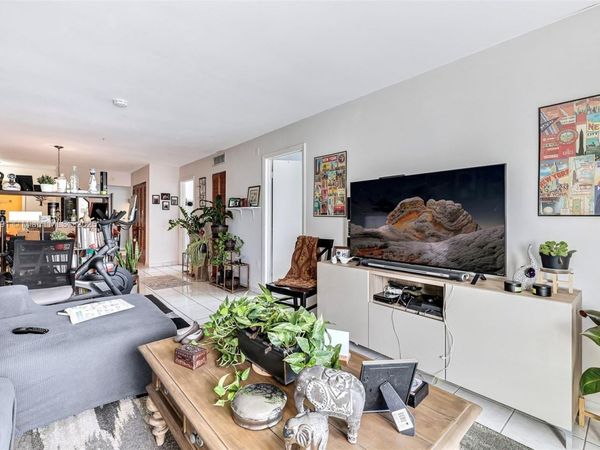7830 Dickens Ave, Unit 202, Miami Beach, FL 33141