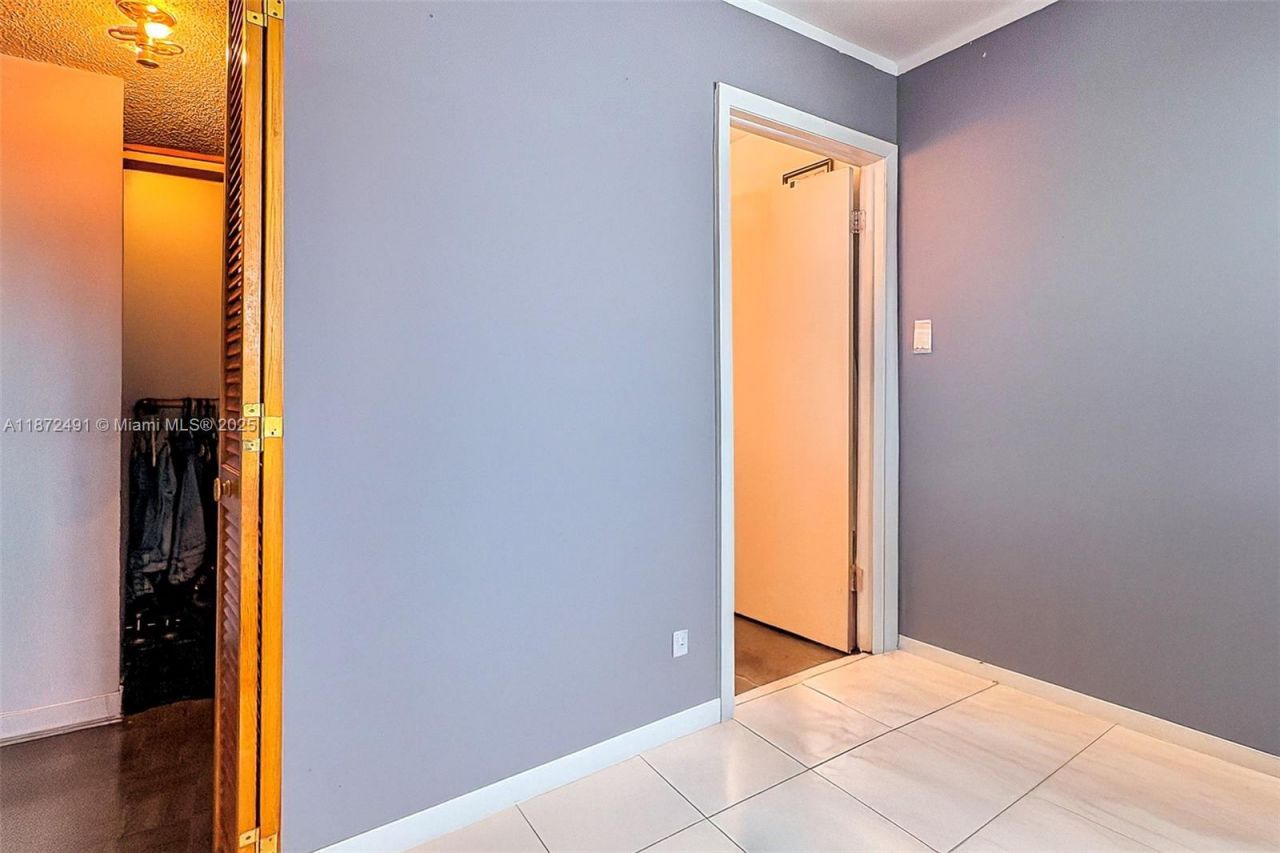 7830 Dickens Ave, Unit 202, Miami Beach, FL 33141 Photo