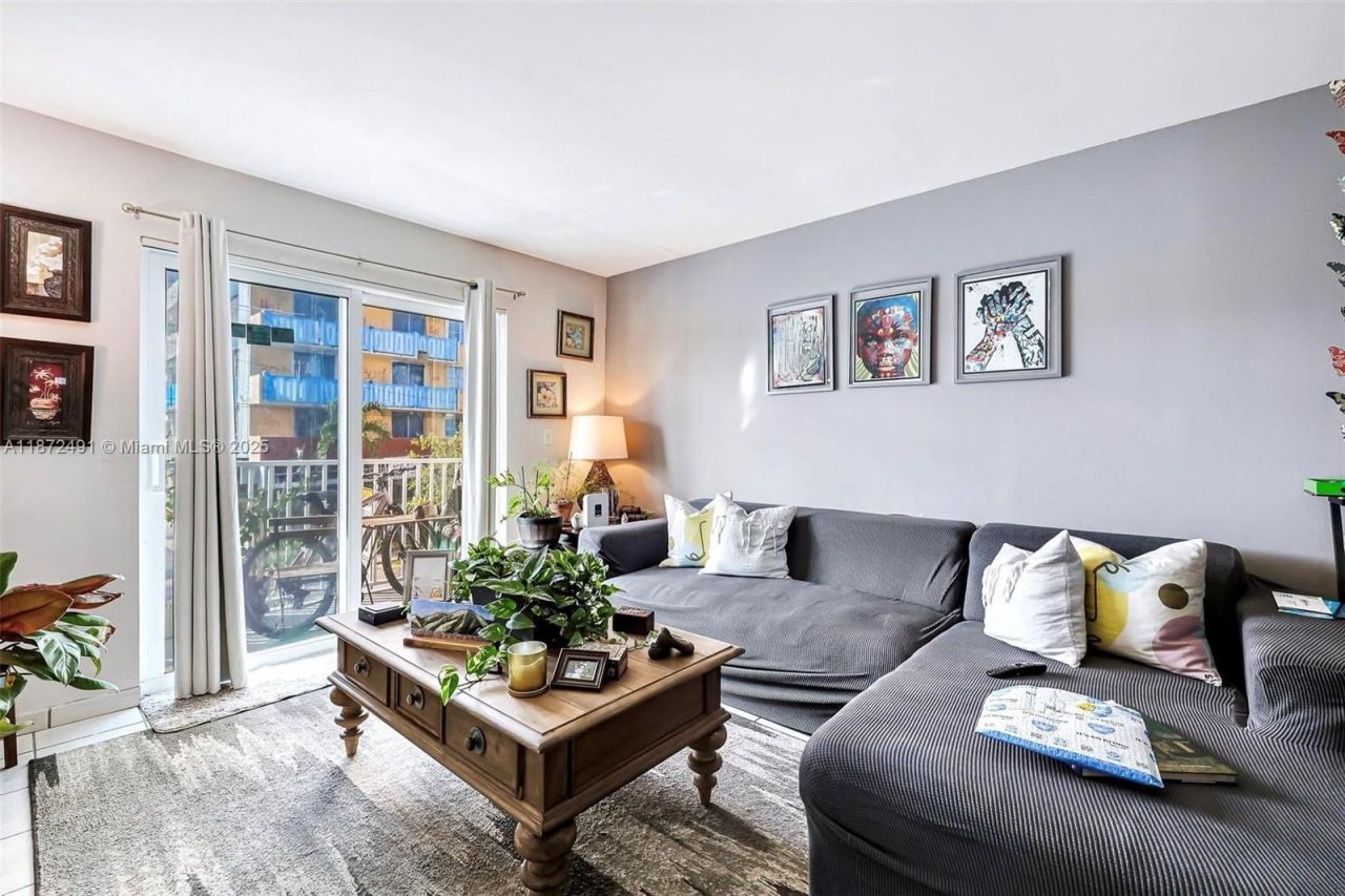 7830 Dickens Ave, Unit 202, Miami Beach, FL 33141 Photo