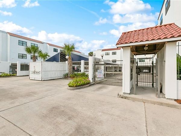 8654 PONTCHARTRAIN Boulevard, Unit 18, New Orleans, LA 70124