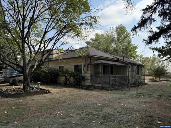 970 Lasalle St, Harrisburg, OR 97446