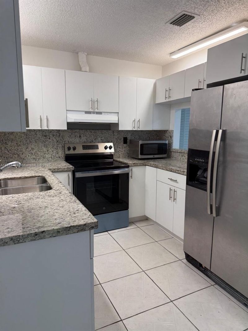 18423 NW 44th Pl, Miami Gardens, FL 33055 Photo