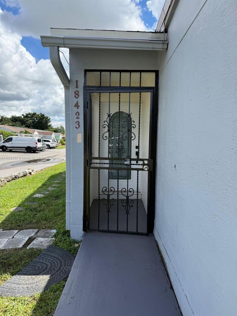 18423 NW 44th Pl, Miami Gardens, FL 33055 Photo