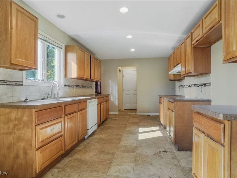 16690 Dayton Street, Chagrin Falls, OH 44023 Photo 9