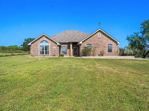 177 Lost Oak Drive, Azle, TX 76020