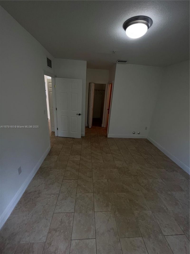211 W 79th Pl, Unit 302, Hialeah, FL 33014 Photo