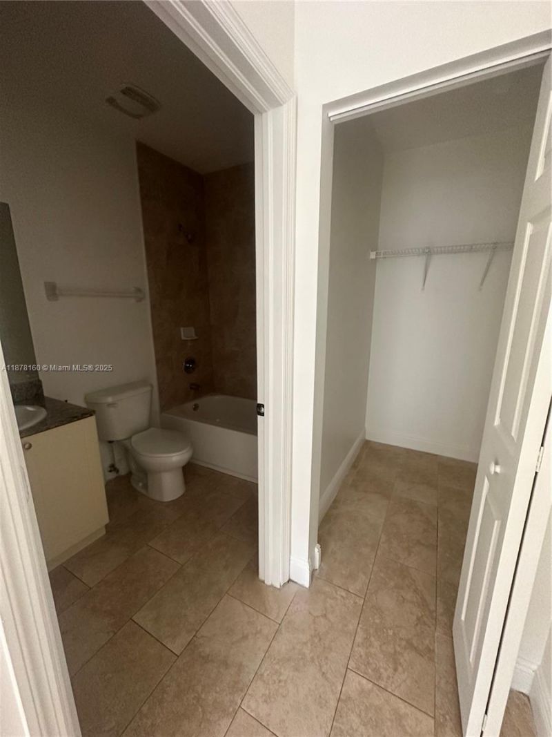 211 W 79th Pl, Unit 302, Hialeah, FL 33014 Photo