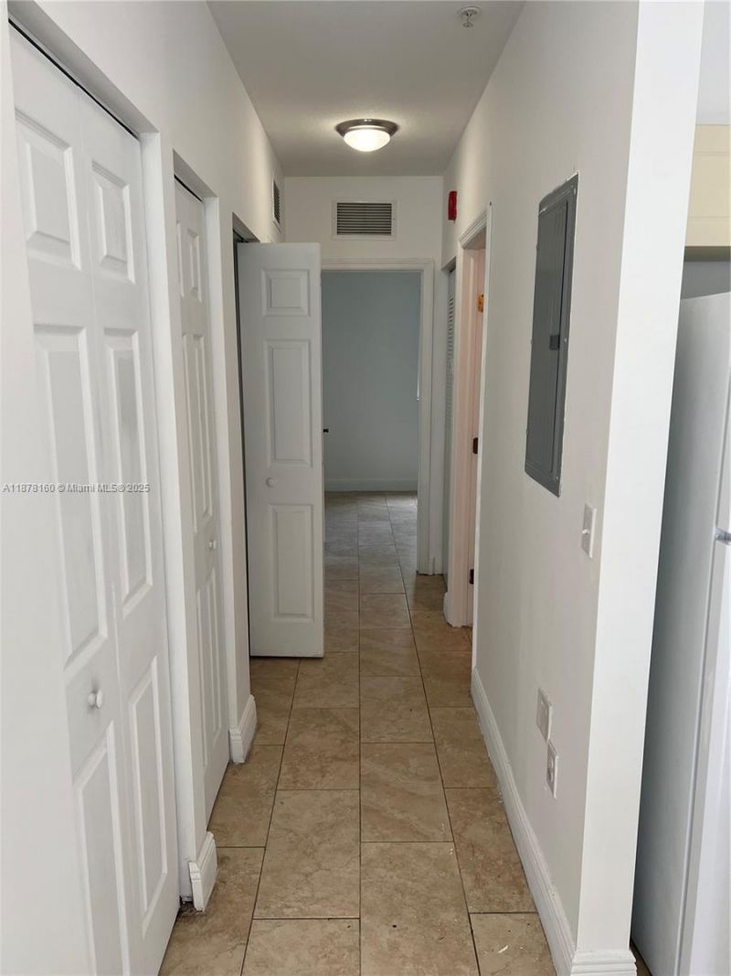 211 W 79th Pl, Unit 302, Hialeah, FL 33014 Photo