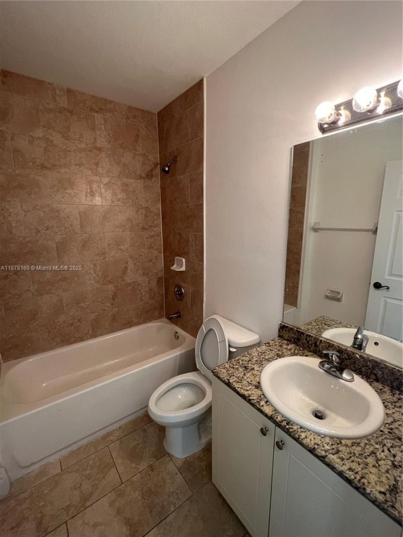 211 W 79th Pl, Unit 302, Hialeah, FL 33014 Photo